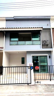 Townhouses for sale : 🔥🏡 Selling at a loss! Newly renovated house in Pruksa 83 Village, next to Central Salaya. Ready to move in! 🏡🔥