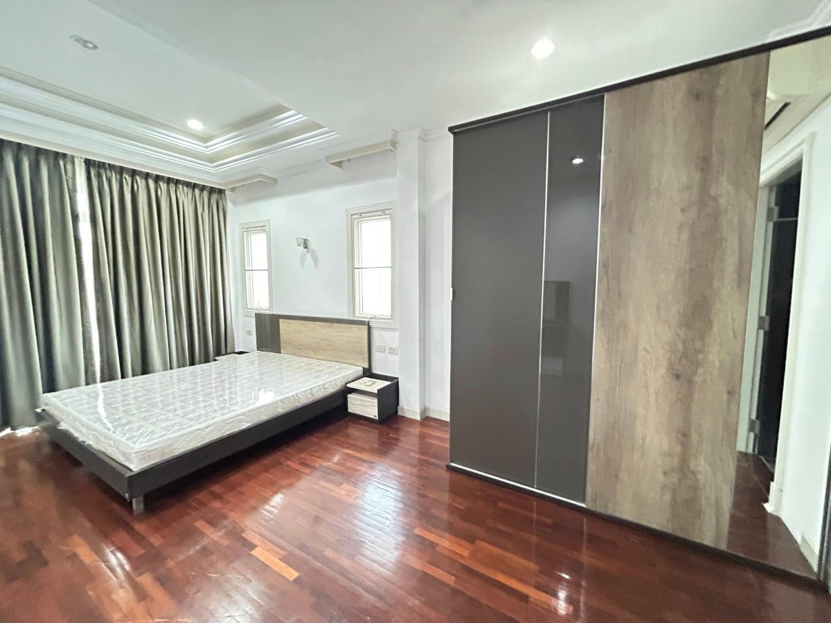 รูป WS7402 🏡🔥 บ้านเดี่ยวหรู 3 ชั้น ประชาราษฎร์บำเพ็ญ 10 ใกล้ MRT ห้วยขวาง เพียง 70,000 บาท / เดือน - รูปที่ 13/19