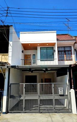 ทาวน์โฮม ตลาดเซฟวัน โก : ขายทาวน์เฮาส์ โครงการ บ้านอยู่เจริญ วิภาวดีรังสิต 37 2 ชั้น 2 ห้องนอน 2 ห้องน้ำ