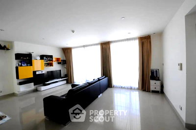 Condos for sale : 3-BR Condo at Watermark Chaophraya near BTS Krung Thon Buri (ID 2873651)