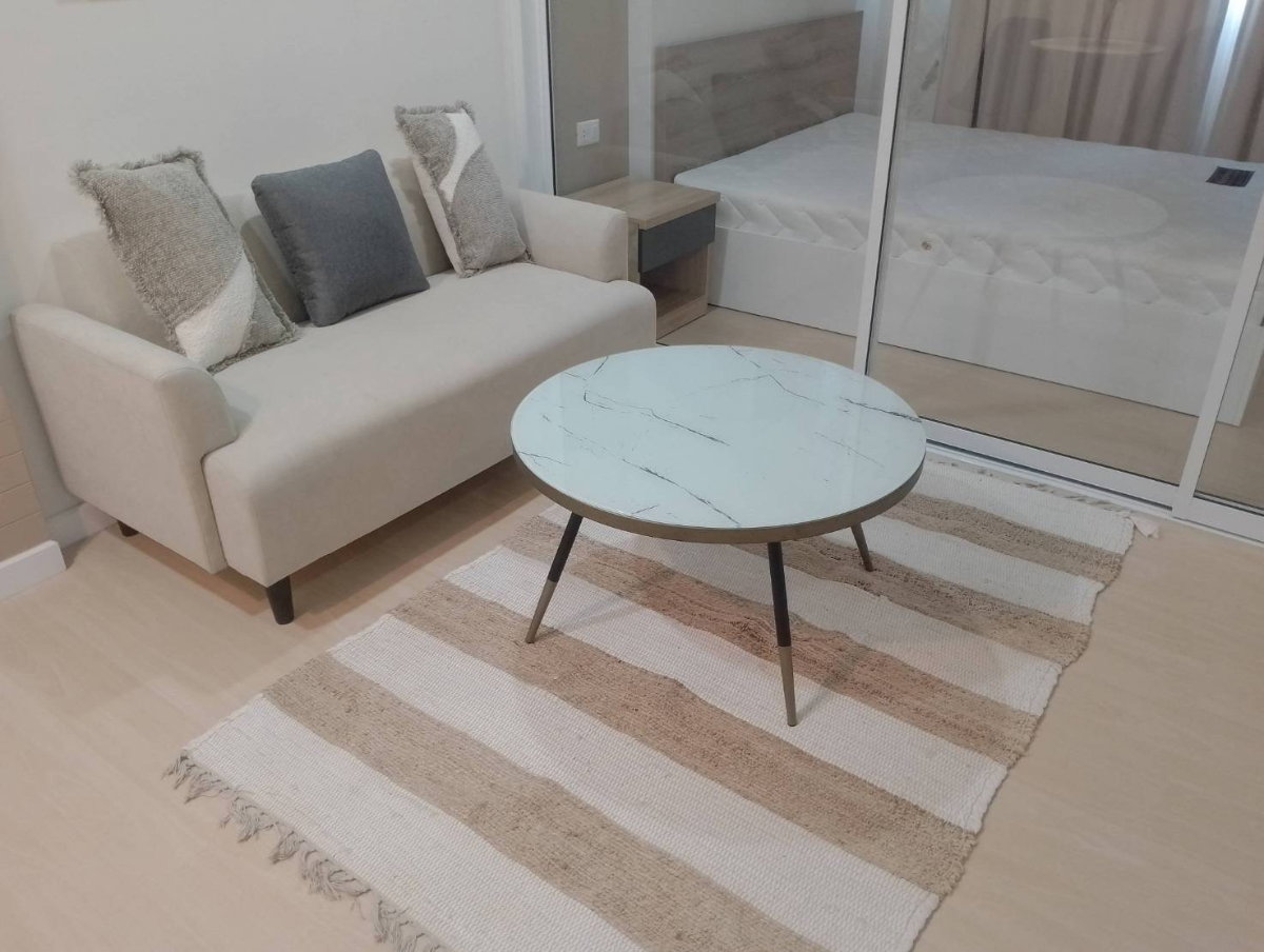 🏢 ให้เช่า D Condo Kathu📍กะทู้ 🛋 1 ห้องนอน 1 ห้องน้ำ 📏 ตึก C ชั้น 7 ✅ พร้อมเข้าอยู่ 💰 ราคาเช่า • 13,000 บาท/เดือน (สัญญา 1 ปี)