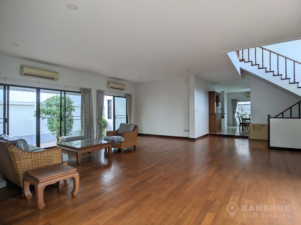 picture Exclusive 39 | Elegant Detached 4 Bed 4 Bath House with Shared Pool - 5/18
