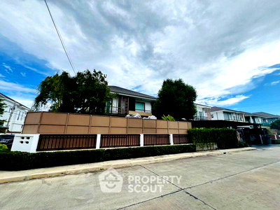 Houses for sale Bangkok : 5-BR House in Tha Kham (ID 2883464)