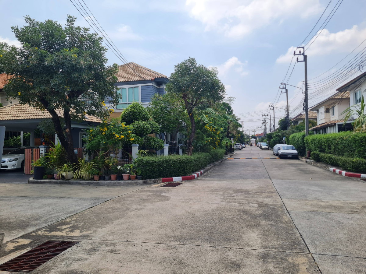 รูป  🔥 ขาย บ้านเดี่ยวสวย ไพรเวท พาร์ค ชวนชื่น ซิตี้ Private Park Chuan Chuen City Ramintra 65 / Khubon 27  หลังแรกของซอย ทิศเหนือ พร้อมบิ้วอินทั้งหลัง ✨ - รูปที่ 3/21