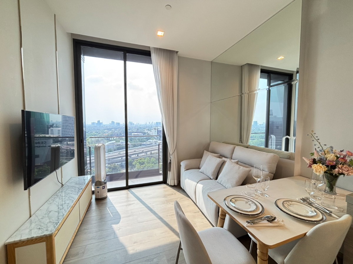 picture ✨🦄Spacial Deal 🦄✨ The Crest Park Residences - 4/16