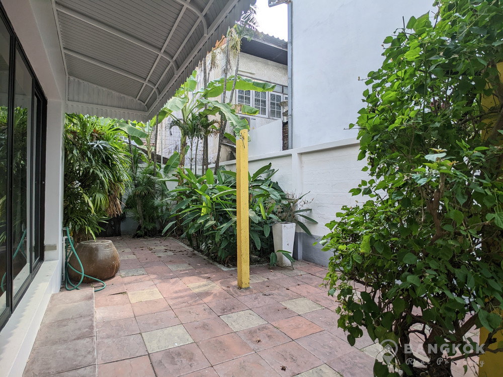 picture Exclusive 39 | Elegant Detached 4 Bed 4 Bath House with Shared Pool - 6/18