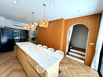 Townhouses for rent Bangkok : 3-BR Townhouse at Baan Klang Muang Rama 9-Krungthep Kreetha close to Suvarnabhumi Airport (ID 2883376)