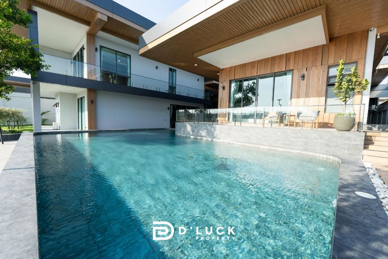 ขายพูลวิลล่าหรูระดับ Ultra-Luxury 5 ห้องนอน ในพัทยา