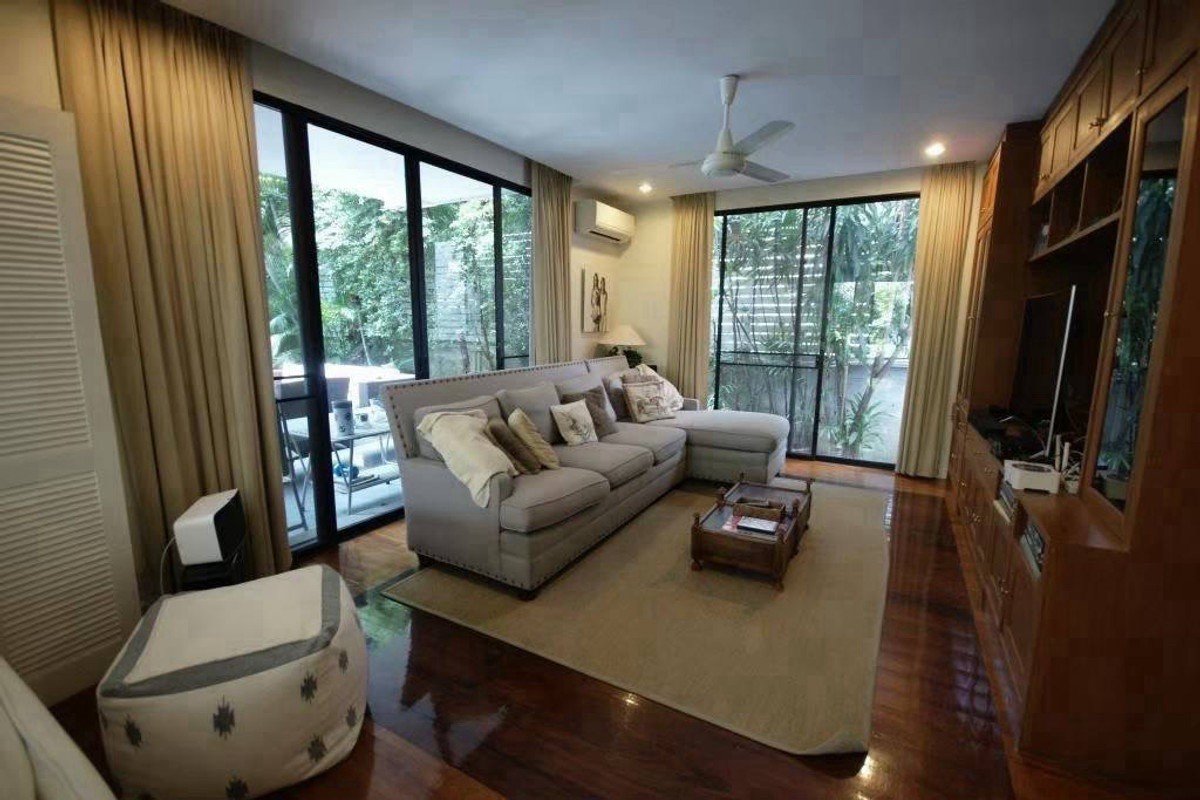 รูป LTHC15356 – Luxury House with Private Pool for Rent Ekkamai | City Lifestyle Best Value | Near BTS Ekkamai | 250,000 THB  - รูปที่ 4/6