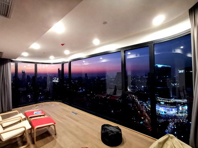 Condos for sale : Ashton Chula Silom【𝐒𝐄𝐋𝐋 & 𝐑𝐄𝐍𝐓】🔥High-quality furniture, luxurious color scheme, stunning from every angle🔥 Contact Line ID: @hacondo