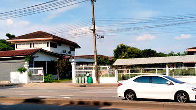 บ้านเดี่ยว ถนนนิมิตใหม่ : ขายที่ดินพร้อมบ้าน ทำเลศักยภาพ ติดถนนนิมิตใหม่ กรุงเทพฯ