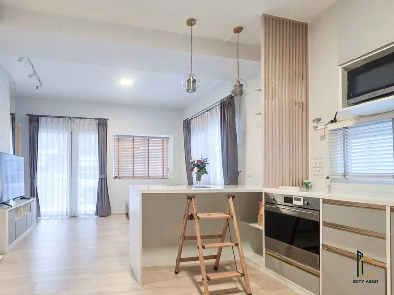ทาวน์โฮมให้เช่า : 🔥Free internet!! Conner unit! 2b3b 35k - Indy 4 Bangna km.7 📞Call 090 919 9898