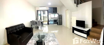 Townhouses for sale Bangkok : 3 Bedroom Townhouse for sale at Baan Klang Muang Srinakarin-Onnut  1167594