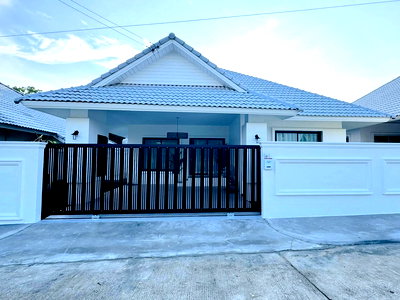บ้านเดี่ยว บางละมุง ชลบุรี : House for Sale Nong Pla Lai Pattaya East 3 Bedrooms Built in