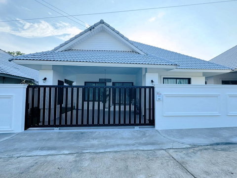 House for Sale Nong Pla Lai Pattaya East 3 Bedrooms Built in