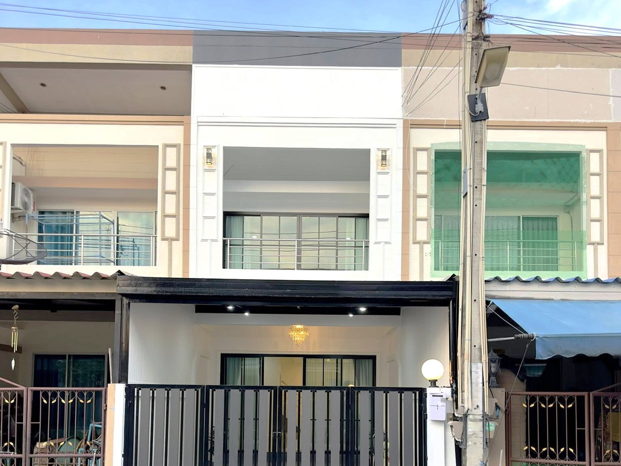 รูป Townhouse for Sale East Pattaya Newly Renovated Move In Ready - รูปที่ 1/12