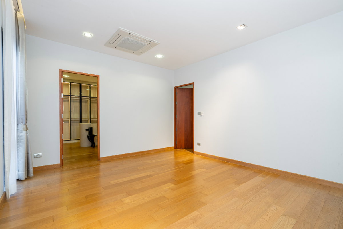 รูป ขายบ้านพร้อมสระว่ายน้ำ เนื้อที่กว่า 700ตรม ใจกลางเมือง - รูปที่ 14/17