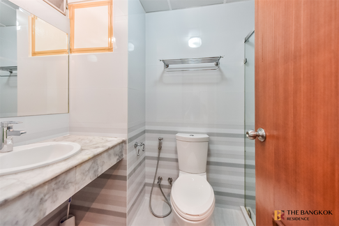 Condo with the Best Location Petch 9 Tower near Airport Rail Link Phaya Thai Station