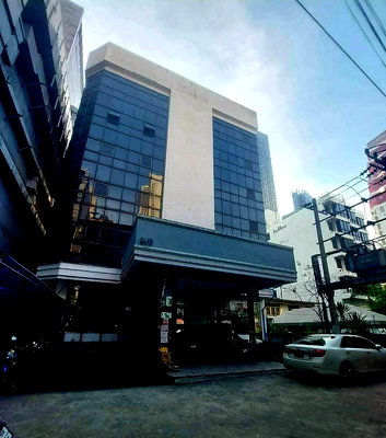 Office for sale Naradhiwas Rajanagarindra Road : For sale: 6-story building, area 234 sq m, Silom and 5-story commercial building, 2 units, 20.5 sq m, near BTS Saladaeng and MRT Silom, total  800 MB.