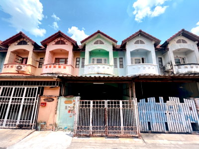 Townhouses for sale Samut Sakhon : 🏡 Two-story townhome at "Benjasiri Phetkasem 91 Village" for only 1.43 million baht.