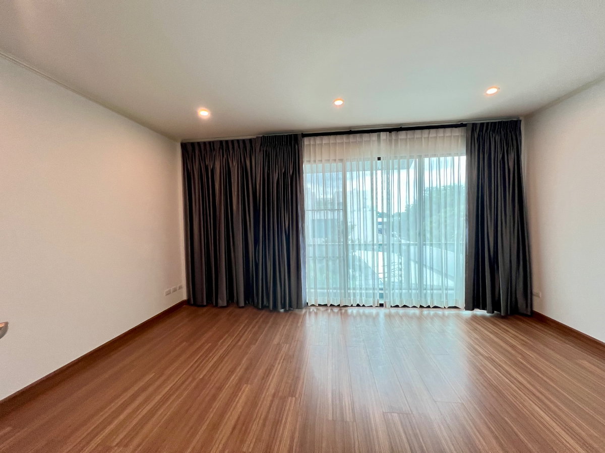 รูป ขายด่วน! ราคาพิเศษ ทาวน์โฮม 3 ชั้น ศุภาลัย เอสเซ้นส์ ลาดพร้าว | ทำเลศักยภาพ ใจกลางลาดพร้าว – ใกล้ MRT ลาดพร้าว 101 เพียง 1 กม. บ้านสวยสไตล์โมเดิร์น - รูปที่ 19/23