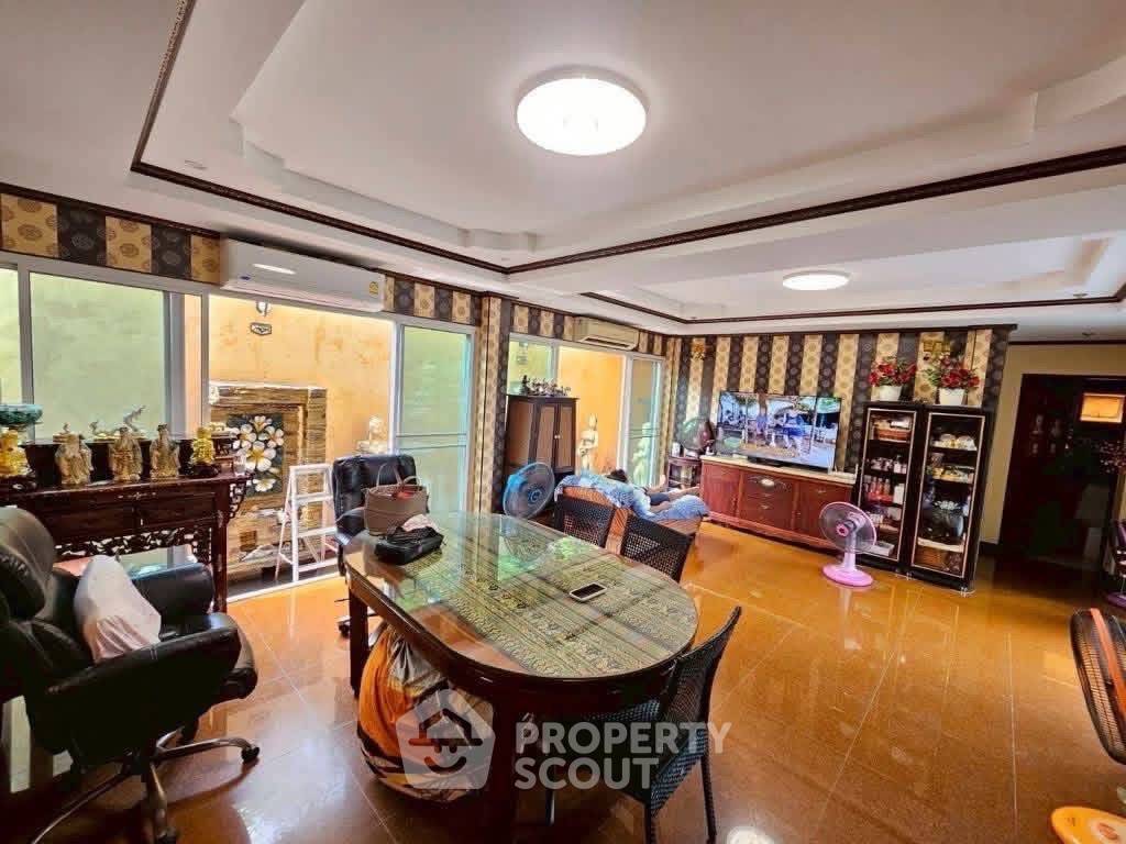 รูป บ้าน 5-ห้องนอน ที่ หมู่บ้านจอมเทียนพาเลส ใกล้ พัทยาใต้ (ID 2885145) - รูปที่ 6/12