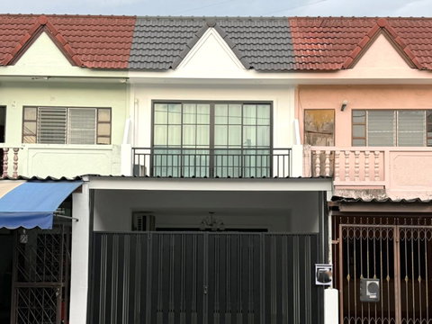 Modern Townhouse Living in East Pattaya