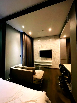 ขายคอนโด : P-127430 — ขายคอนโดหรูพร้อมผู้เช่า (32k/ด.) The Esse at Singha Complex ราคา 10.75 ล้านบาท โทร 085-592-2897 Line: @easythaihome