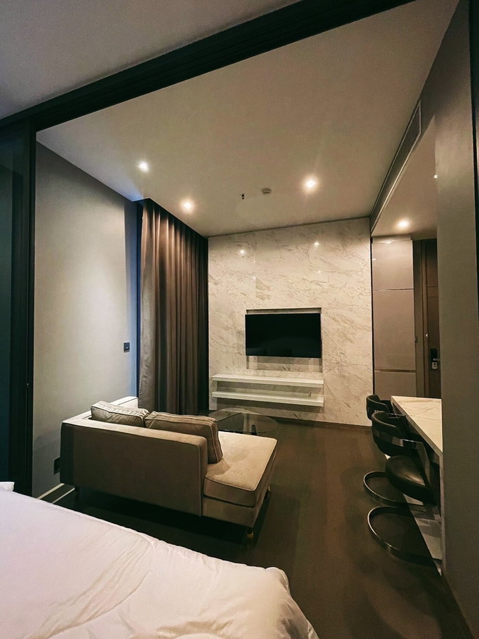 รูป P-127430 — ขายคอนโดหรูพร้อมผู้เช่า (32k/ด.) The Esse at Singha Complex ราคา 10.75 ล้านบาท โทร 085-592-2897 Line: @easythaihome - รูปที่ 1/8