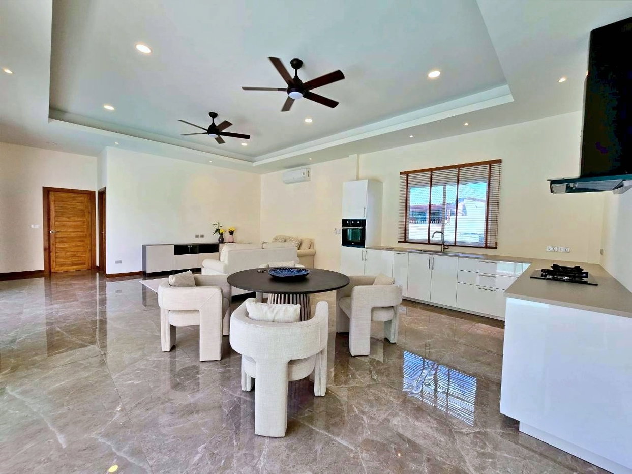 รูป Modern Pool Villa for Sale Near Mabprachan East Pattaya - รูปที่ 4/17