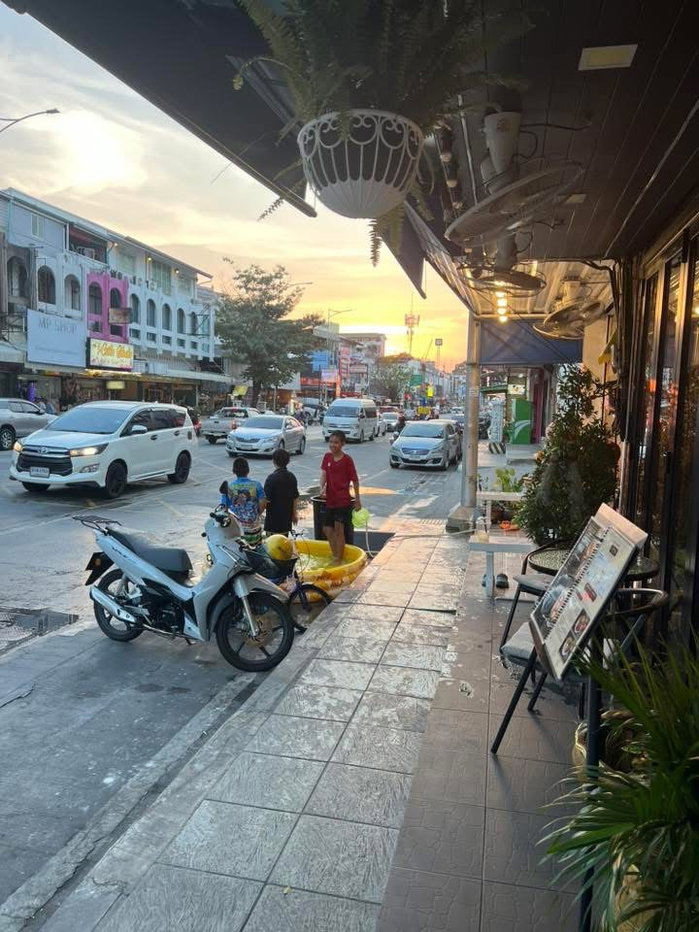 picture Cafe and restaurant Pattaya Central Main Road - 3/22