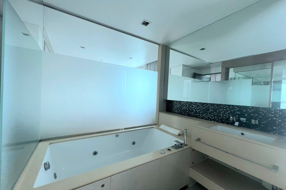 รูป 🔥 เช่าด่วน !! The Address Asoke, 2 ห้องนอน, 2 ห้องน้ำ, ชั้นสูง 42++, ห้องไซส์ใหญ่, มีอ่างอาบน้ำ!! 🔥Code C20231200976 แต่งครบ, พร้อมเข้าอยู่📣📣 - รูปที่ 6/7