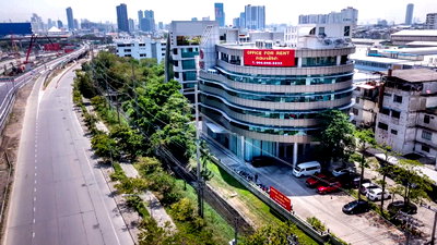เช่าสำนักงาน ถนนสาธุประดิษฐ์ : พื้นที่สำนักงานให้เช่าอาคารมนต์พิชิต / สำนักงานตกแต่งใหม่ย่านพระราม 3