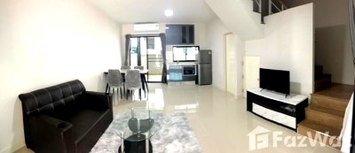 Townhouses for rent Bangkok : A Modern Masterpiece of Luxurious Convenience: Baan Klang Muang Srinakarin-Onnut 1167594