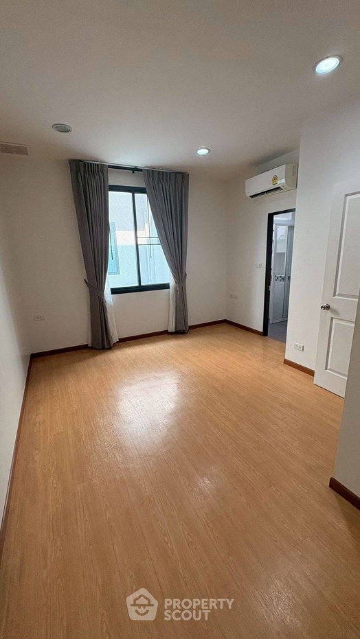 picture 4-BR Townhouse near BTS Punnawithi (ID 2879221) - 8/15