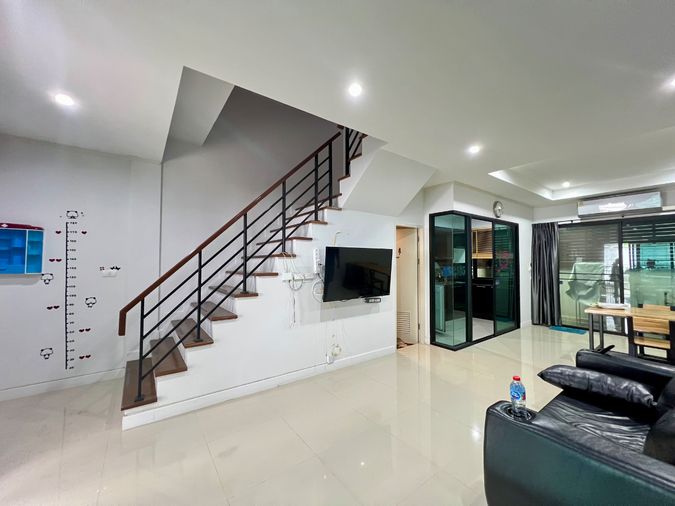 3-bed townhouse for sale, 181 sqm, 20 sq wah, Supalai Essence Ladprao