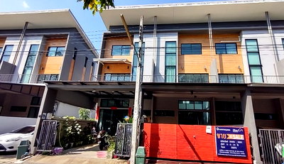 ทาวน์โฮม ถนนประเสริฐมนูกิจ : ขายทาวน์เฮ้าส์ 3 ชั้น เนื้อที่ 21 ตร.ว. หมู่บ้านอีโค สเปซ เกษตร-นวมินทร์