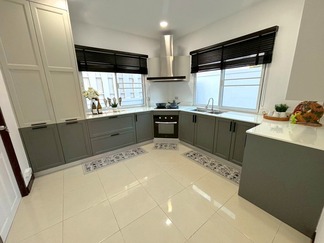 รูป Pool Villa for Rent Pattaya Newly Renovated Private Living - รูปที่ 4/10