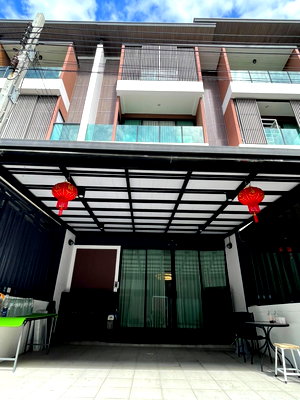 โฮมออฟฟิศ กรุงเทพมหานคร : ทาวน์โฮม 3.5 ชั้น ตกแต่งพร้อมอยู่