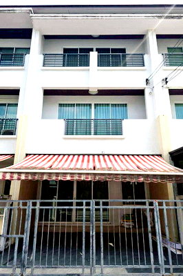 Townhouses for rent : FOR RENT BAAN KLANG MUANG S-SENSE ONNUT - WONGWAEN / 3 bedrooms 3 bathrooms / 20 Sqw. 170 Sqm. **22,000** CLOSE TO ROBINSON LADKRABANG