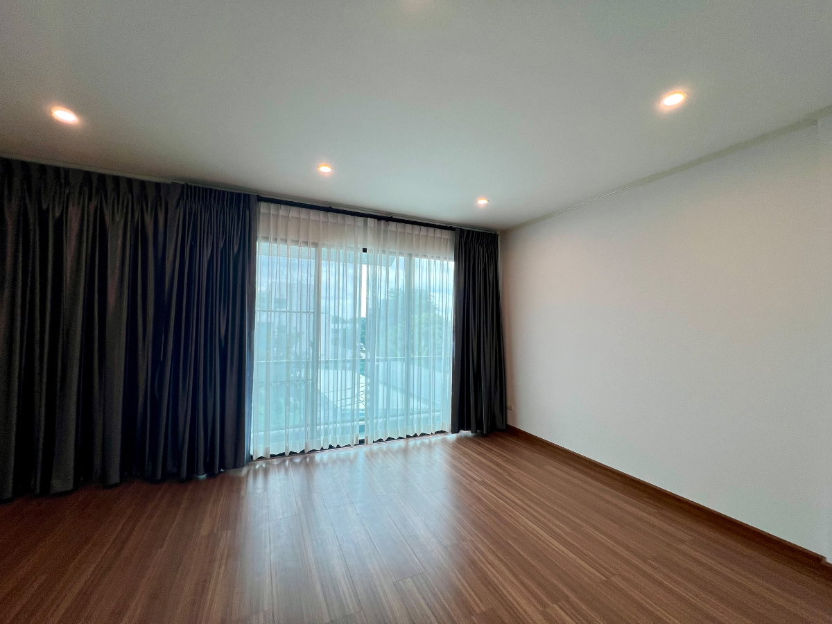 รูป ขายด่วน! ราคาพิเศษ ทาวน์โฮม 3 ชั้น ศุภาลัย เอสเซ้นส์ ลาดพร้าว | ทำเลศักยภาพ ใจกลางลาดพร้าว – ใกล้ MRT ลาดพร้าว 101 เพียง 1 กม. บ้านสวยสไตล์โมเดิร์น - รูปที่ 18/23