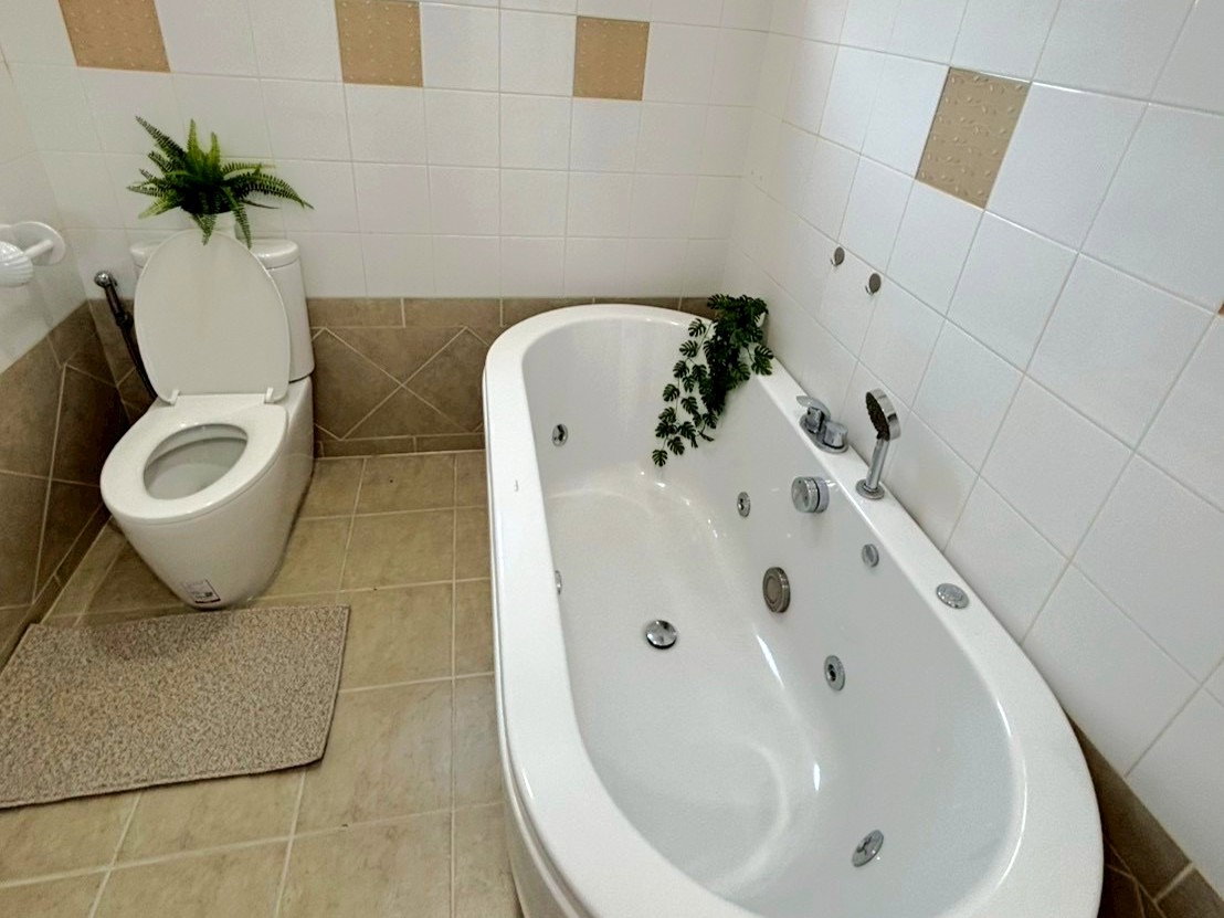 รูป Pool Villa for Rent Pattaya Newly Renovated Private Living - รูปที่ 8/10