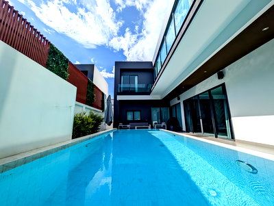 Houses for rent Chonburi : Luxury Pool Villa for Rent Tungklom Talman East Pattaya