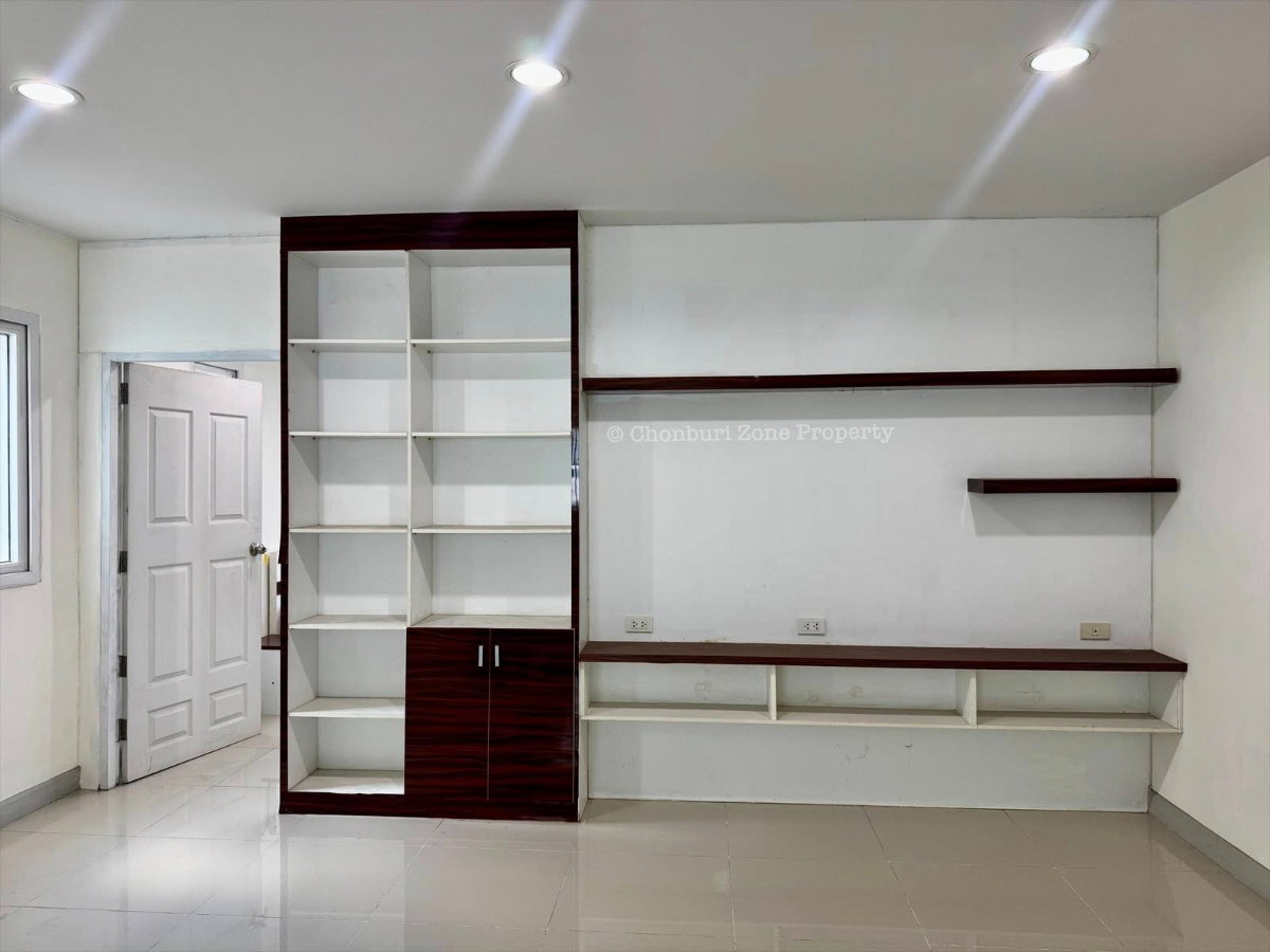 รูป ให้เช่าถูกมากอาคารพาณิชย์ 3 ชั้น ใกล้นิคมปิ่นทอง1 ศรีราชา พร้อมอยู่ - รูปที่ 15/32