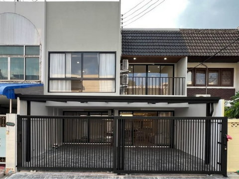 HR3457[FOR RENT] Luxury Renovated Townhouse @Ekkamai 22 - Pridi 41 | Private Onsen & Modern Design