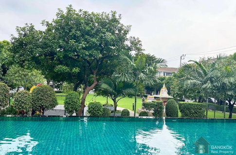 Town Plus Kaset Nawamin | Modern 3 Bed 3 Bath Townhouse