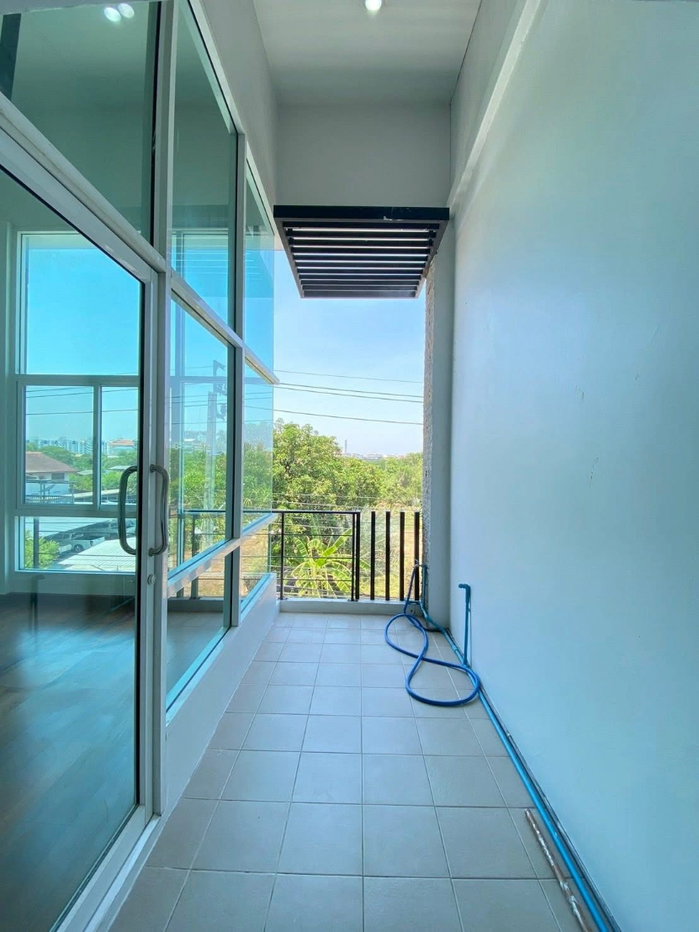 รูป 🏡✨ FOR RENT ทาวน์โฮม 3.5 ชั้น นาคนิวาส 48 ลาดพร้าว 71 4 ห้องนอน 5 ห้องน้ำ รีโนเวทใหม่ พร้อมอยู่ บ้านแปลงมุม โปร่ง โล่ง มีช่องแสงด้านข้าง #จดบริษัทได้ - รูปที่ 19/20