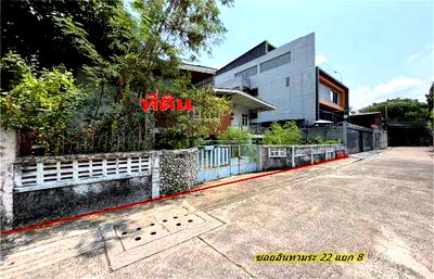 Land for sale : Land with existing building for sale, 101 sq.wah, Inthamara 22, near MRT Sutthisan.
