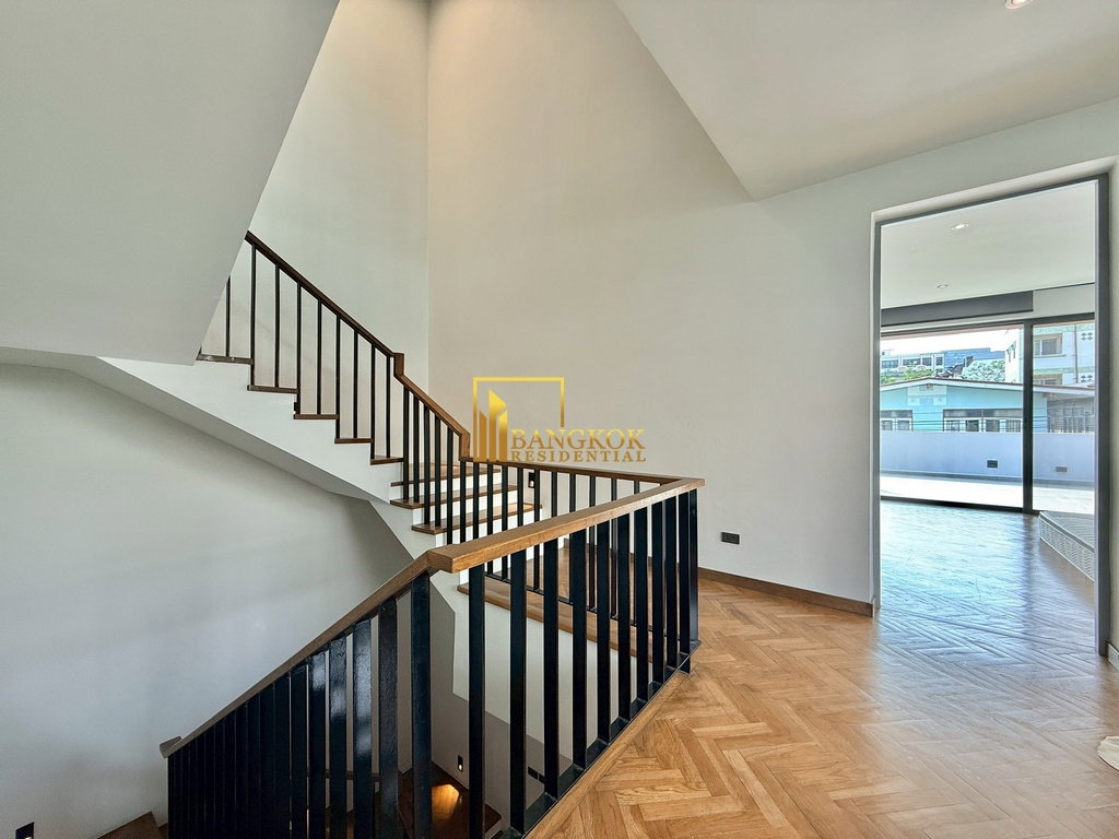 รูป Incredible 4 Bedroom Luxury Pool Villa in Thong Lo Area - BR27616SH - รูปที่ 33/55
