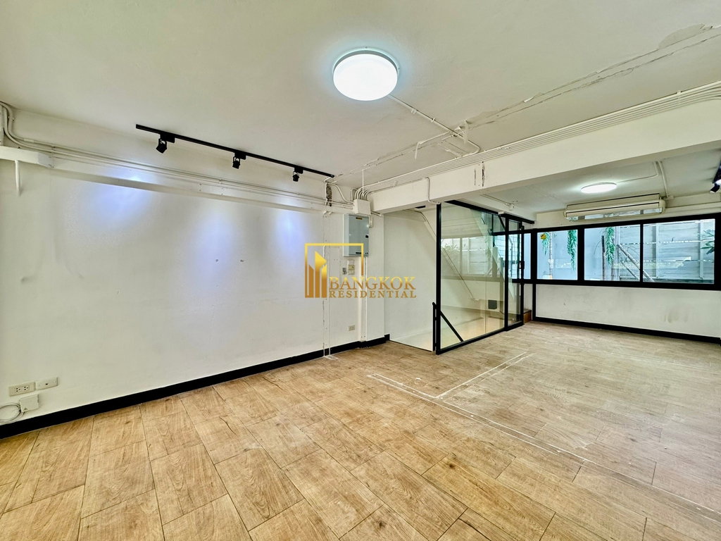 รูป Charming 3 Bedroom Townhouse For Rent in Sathorn Area - BR49030TH - รูปที่ 10/34